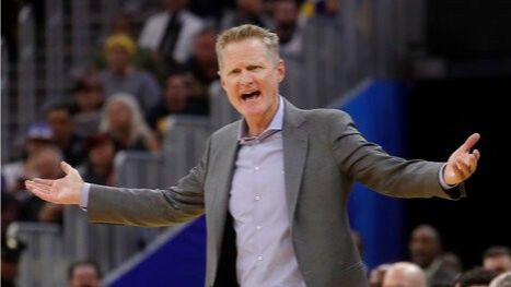 วันนี้ Warriors กลับมาจากพักครึ่งช้า และถูกผิวปากเนื่องจากมีการละเมิดทางเทคนิคของทีม