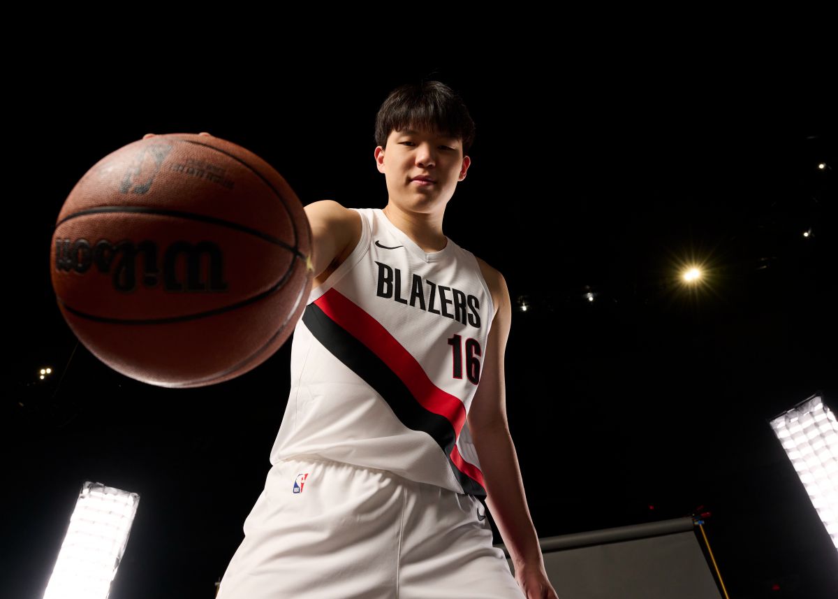 เมจิ: ตอนที่ Yang Hansen เข้ามาในอารีน่าเพื่อวอร์มร่างกาย ดีเจ Trail Blazers ก็เปิดเพลงจีน