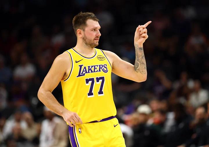 ทีมดูอัลคอร์ของ Lakers ทำคะแนนได้ 66 แต้มเพื่อนำทีมคว้าชัยชนะ 2 นัดติดต่อกัน ทีมเยือนยังคงโชว์ผลงานได้อย่างแข็งแกร่งด้วยการชนะ 7 แพ้ 2